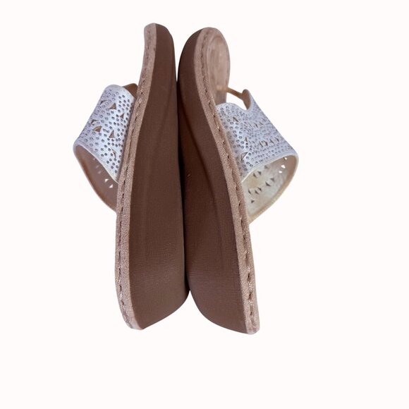 Mountain Sole Comfort Sandals Sz 8.5 White Flip Flop Silver Studs Thong Cushion - Picture 5 of 15